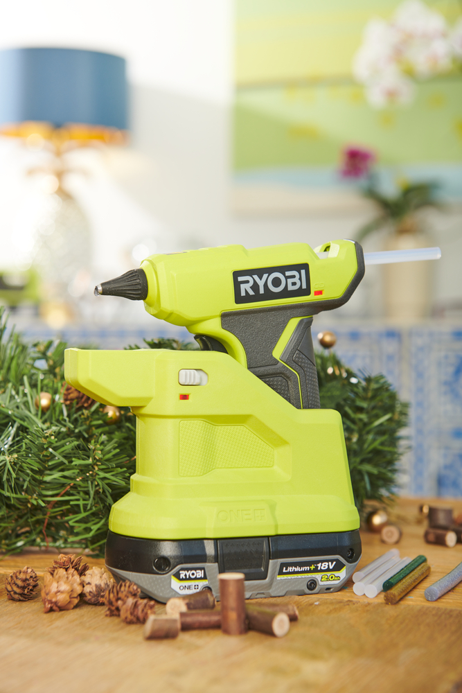 Pistolet à Colle Ryobi P306 18V ONE+ D'occasion (sans Batterie)
