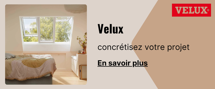 vue du ciel au travers d'une fenêtre de toit velux blanche