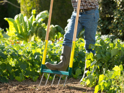 Outils pour cultiver et planter