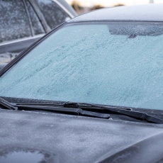 Les astuces &agrave; conna&icirc;tre pour d&eacute;givrer son pare-brise