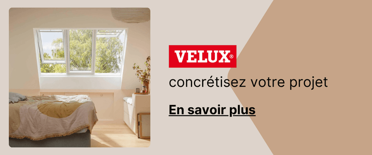 vue du ciel au travers d'une fenêtre de toit velux blanche