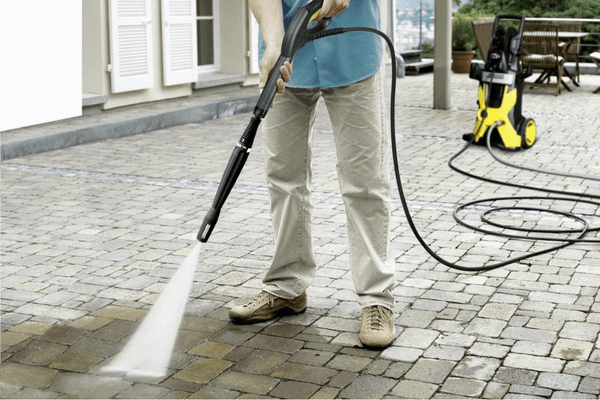Lire l'article > 5 accessoires indispensables pour nettoyer son ext&eacute;rieur au K&auml;rcher