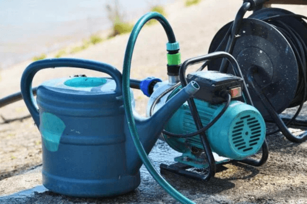 Comment bien choisir sa pompe à eau pour arroser son jardin ?