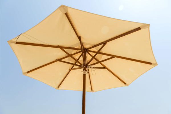 Les solutions innovantes pour fixer un pied de parasol