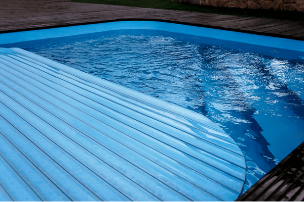 Lire l'article > Comment hiverner sa piscine ? Notre guide complet