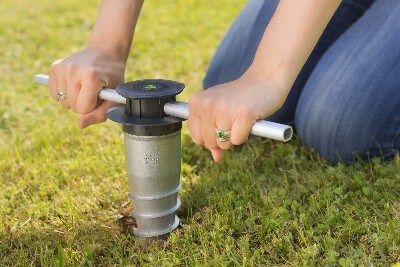 Installation de la base d'ancrage pour parasol