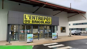 Facade du magasin L'Entrepôt du Bricolage de St JULIEN