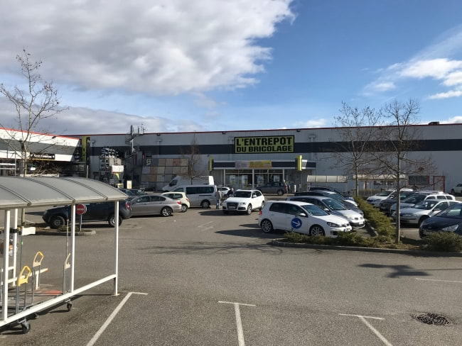 Devanture magasin L'Entrepôt du Bricolage Annecy