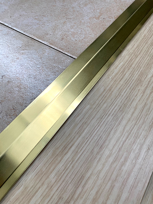 Barre De Seuil Multiniveau Adhesif Laiton 5 X 83 Cm 3m 1249221 Sol Et Mur Interieur L Entrepot Du Bricolage