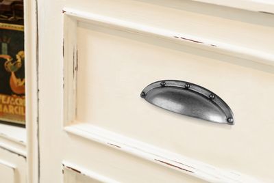 Poignée de meuble coquille zamak vieilli entraxe 64 mm par 4 REI