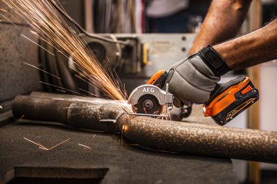 Mini scie multi matériaux Brushless sans fil sans batterie BMMS18SBL-0 - AEG