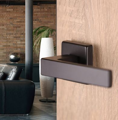 Poignées de porte sur rosaces carrées sans trou Loft noir mat ALPERTEC