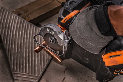 Mini scie multi matériaux Brushless sans fil sans batterie BMMS18SBL-0 - AEG