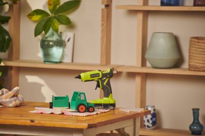 Pistolet à colle sans fil sans batterie 18 V ONE+ RGL18-0 - RYOBI