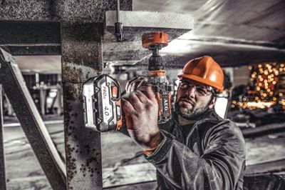 Perceuse-visseuse à percussion - Meuleuse 125 mm Brushless avec batteries 5,0 Ah et accessoires FR18-AG-2BL-502MB - AEG