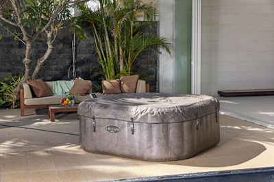 Spa gonflable carré ROME 130 x130 cm hauteur 71 cm 6 personnes - BESTWAY