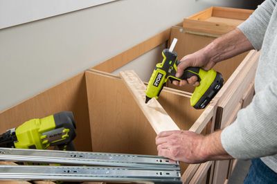 Pistolet à colle sans fil sans batterie 18 V ONE+ RGL18-0 - RYOBI