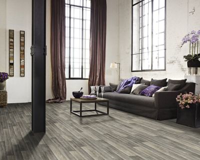 Sol PVC décor bois chalet oak TRENTO rouleau de 4m vendu au m² BEAUFLOR