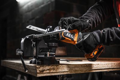 Scie sabre sans batterie Subcompact Brushless 18V BUS18SBL-0 - AEG