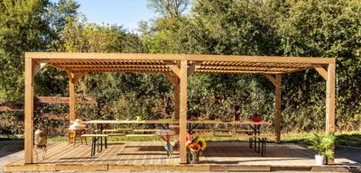 Pergola autoportante en bois traité thermachauffé avec ventelles mobiles sur toit L 6,14 x l 3,41 x h 2,17 m, Livraison à domicile incluse - HABRITA
