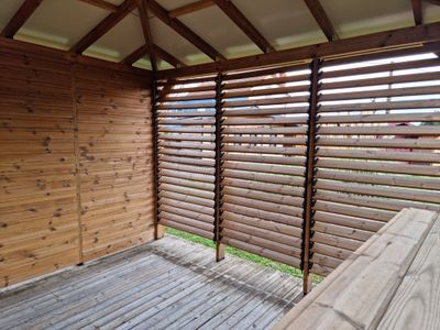 Abri de jardin pool house BLUETERM en bois traité avec comptoir  12,31 m², Livraison à domicile incluse - HABRITA