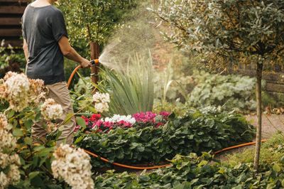 Dévidoir 30m de tuyau avec raccords d'arrosage FISKARS