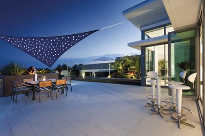 Voile d'ombrage triangulaire + led bleu nuit 360 cm MOREL