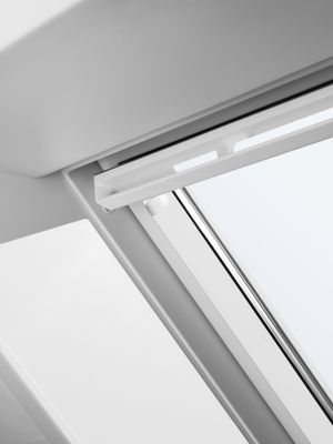 Fenêtre de toit à rotation l.55  H.78 cm Everfinish Confort Intégra Electrique GGU CK02 007621 VELUX