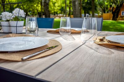 Table de jardin à rallonge ouverture automatique HORTENSE aluminium/céramique beige 200/260x100 cm