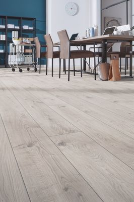 Sol stratifié décor chêne blanc EVEREST ép 12 mm 18,8 x 184,5 cm AC5 paquet de 1,387 m² KRONOTEX