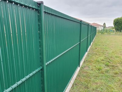 Kit de lamelles occultantes vertes pour grillage rigide H. 1,43 x l.2,50 m FERRO BULLONI
