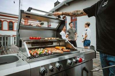 Barbecue à gaz KANSAS II PRO avec évier et réchaud latéral ENDERS