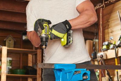 Perceuse-visseuse à percussion sans fil avec batteries 18 V ONE+ RPD18-2C42TA31 + coffret de rangement - RYOBI