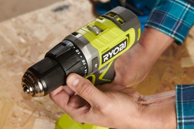 Perceuse-visseuse à percussion 18 V ONE+ avec batteries 2,0 Ah et 4,0 Ah et accessoires RPD18-2C42SA106L - RYOBI