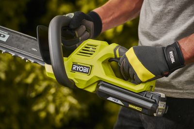 Taille-haie à batterie 36 V lame 60 cm RY36HT60A-0 RYOBI