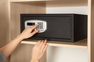 Installation ou remplacement coffre-fort non encastrable < 20kg