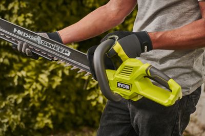 Taille-haie à batterie 36 V lame 60 cm RY36HT60A-0 RYOBI