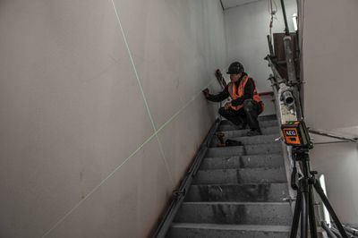 Niveau laser croix vert 20 mètres - AEG