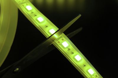 Ruban LED 5m prêt à l'emploi multicolore avec télécommande 24W 12V GEFOM