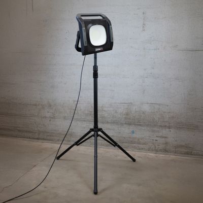 Projecteur de chantier LED puissant IP54 10 800 lumens lumière du jour - TIBELEC