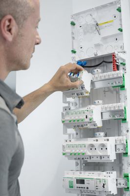 Interrupteur différentiel type A 40A 30mA phase+neutre embrochable - Resi9 XE SCHNEIDER ELECTRIC