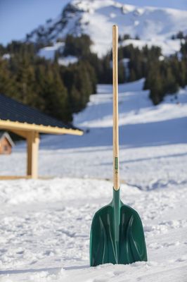 Pelle à neige 6 litres bord aluminium avec manche bois pomme Vmax LEBORGNE