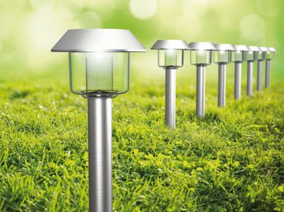 Bornes solaires à piquer solaires LED détecteur crépusculaire métal IP44 20 lumens RVBW par 6 - XANLITE