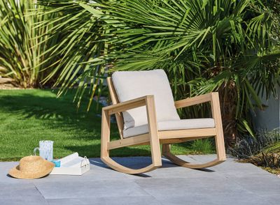 Fauteuil à bascule Rocking chair acacia et crème PHUCKET - PROLOISIRS