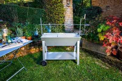 Barbecue à charbon de bois TITAN - SOMAGIC Livraison à domicile incluse
