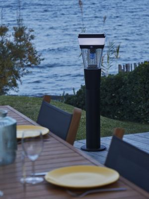 Piège à moustique d'extérieur jusqu' à 300m² et luminaire Night Hunter MASTER TRAP