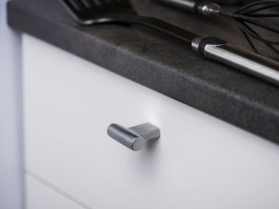 Bouton de meuble en T aluminium 33 x 12 mm REI