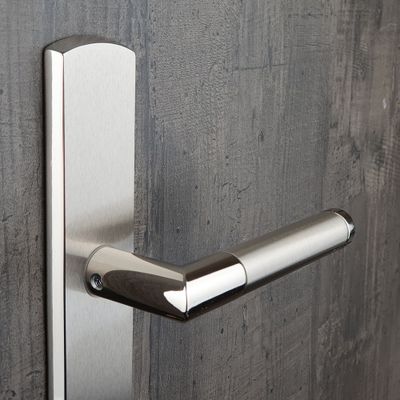 Poignées de porte sur plaques à cylindre Louison nickel mat ALPERTEC