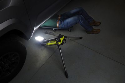 Projecteur de chantier LED sur trépied 18V ONE+ 2700 lumens - RYOBI