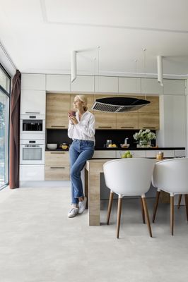 Dalle Pvc effet béton gris clair SENSO PREMIUM CLIC 2 ép 4,5 mm 49 x 98 cm compatible pièce humide paquet de 2,40 m² GERFLOR